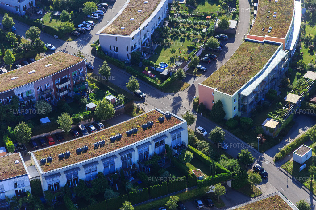 Luftbild: Wie ein Amphitheater angelegtes Wohnquartier Fünfzig Morgen im Ortsteil Hohenwettersbach in Karlsruhe im Bundesland Baden-Württemberg in Deutschland. Foto: IMG_092935.jpg vom 13.08.2016 durch Werner Riehm/FLY-FOTO.de