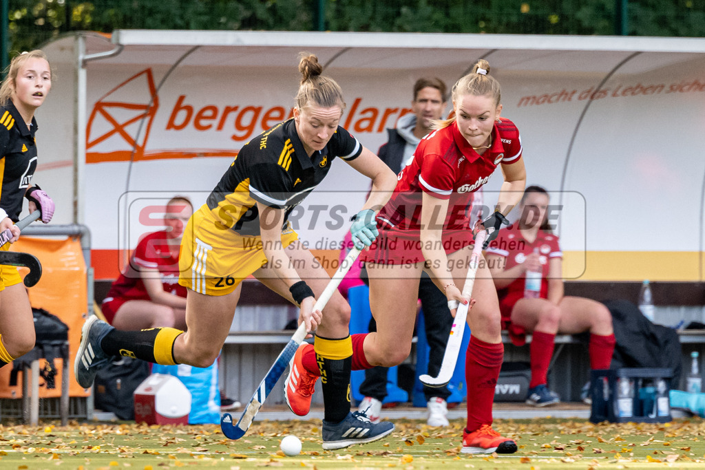 SFE_20221008_0125 | 1. Bundesliga Hockey Damen Rot-Weiss Köln - Harvestehuder THC am 08.10.2022 in Köln (KTHC Stadion Rot-Weiss Köln Tennis and Hockey Club), Photo: Stephan Fehrmann 2022 (Sports-Gallery),Pia Maertens ( Rot-Weiss Köln #35 ) ,Franziska Hauke ( Harvestehuder THC #26)