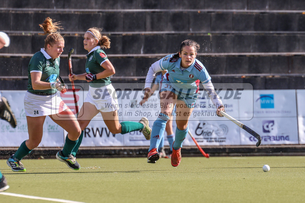 MJ_2022-10-08_Damen_HTCU-UHC-34 | Nicola Pluta (UHC Hamburg #31) &amp; Elena Clococeanu (Uhlenhorst Mülheim #24), Uhlenhorst Mülheim - UHC Hamburg am 8.10.2022 im Waldstadion, Mülheim a. d. Ruhr