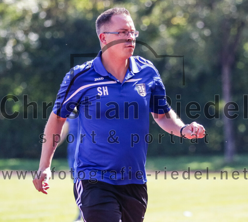 2023-09-02_046_SG_Markt_Schwaben_gegen_TSV_Hohenbrunn | Markt Schwaben, Deutschland, 02.09.2023:
Fußball, Kreisklasse 2023 / 2024, 3. Spieltag, (SG) Markt Schwaben gegen TSV Hohenbrunn, Endergebnis: 2:0

Trainer k.A. (TSV Hohenbrunn)

Foto: Christian Riedel / fotografie-riedel.net