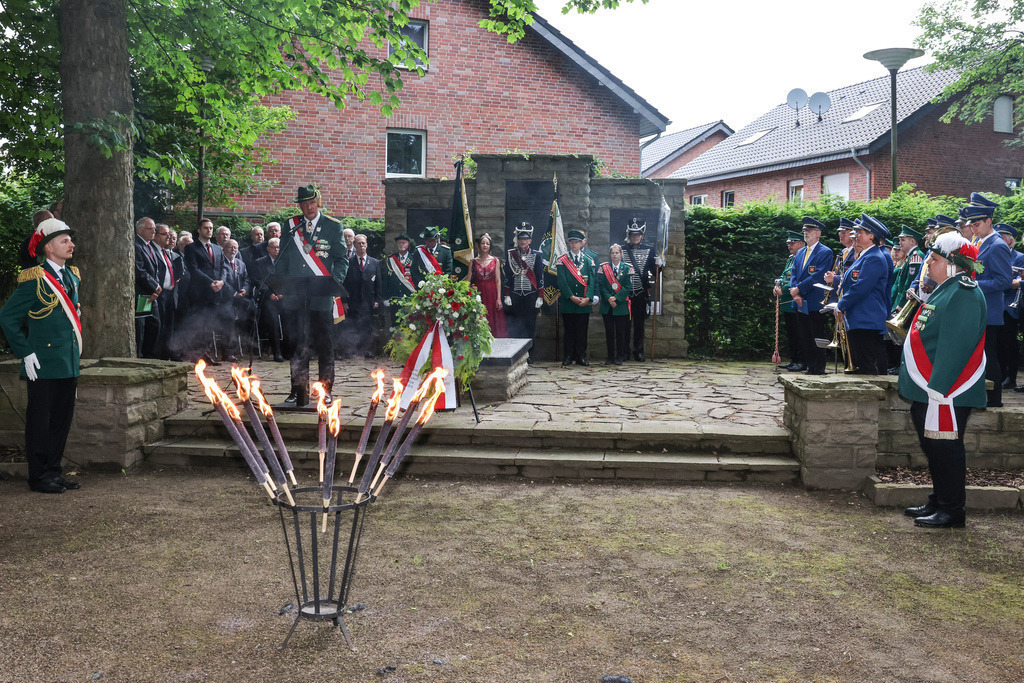 top-top.de 240531-098 | Foto, Video, Fotografie, Videografie, Fotobox, DJ, Discjockey, Musik, Musikbox, Veranstaltung, Photobooth, Amazon, Ebay, Buchtipp, Bestseller, Autor, Verlag, Buch, Wesel, Hamminkeln, NRW, Dinslaken, Rees, Drohne, Hochzeit, Party, Fotobox, Wesel, Fotograf