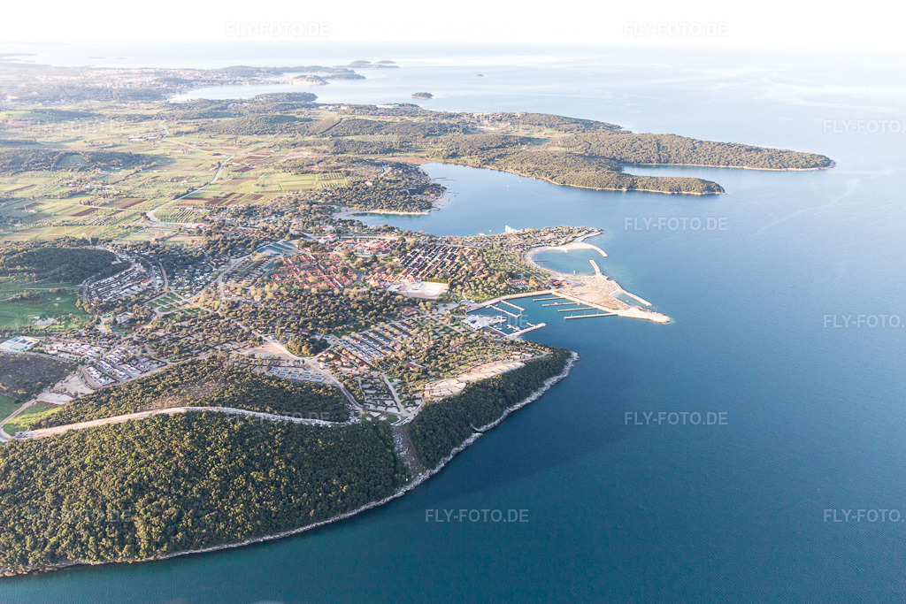 Luftbild: Ortsansicht in Vrsar im Bundesland Gespanschaft Istrien in Kroatien. Foto: IMG_106250.jpg vom 14.04.2018 durch Werner Riehm/FLY-FOTO.de