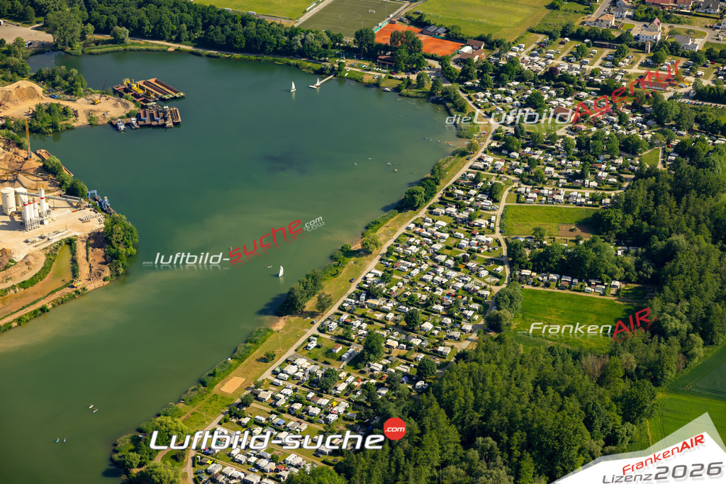 Das Luftbild zeigt Camping am See Sand am Main - Die Luftaufnahme wurde 2023 vom UL-Flugzeug aus erstellt ( keine Drohne ) - Hochauflösende Luftaufnahme - Für grossformatige Ausdrucke geeignet. Die Geschenkidee !Mit Lizenz und Bildrechte bestellbar