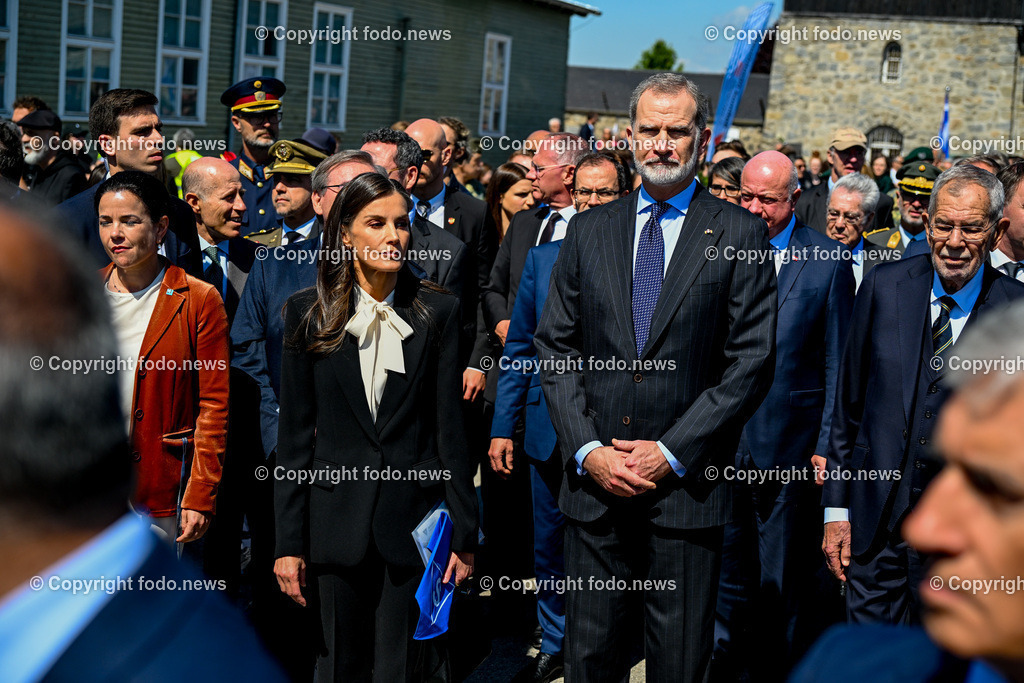 Internationale Gedenk- und Befreiungsfeier Gedenkstaette Mauthausen 2025_ 11.05.2025-136 | 11.05.2025, Mauthausen, AUT, Internationale Gedenk- und Befreiungsfeier Gedenkstaette Mauthausen 2025, 80 Jahre Befreiung KZ Mauthausen im Bild Einzug der Delegationenmit Felipe IV, Koenig von Spanien (Felipe Juan Pablo Alfonso de Todos los Santos de Borbon y Grecia), Dona Letizia, Koenigin von Spanien, Alexander van der Bellen (Bundespraesident der Republik Oesterreich)