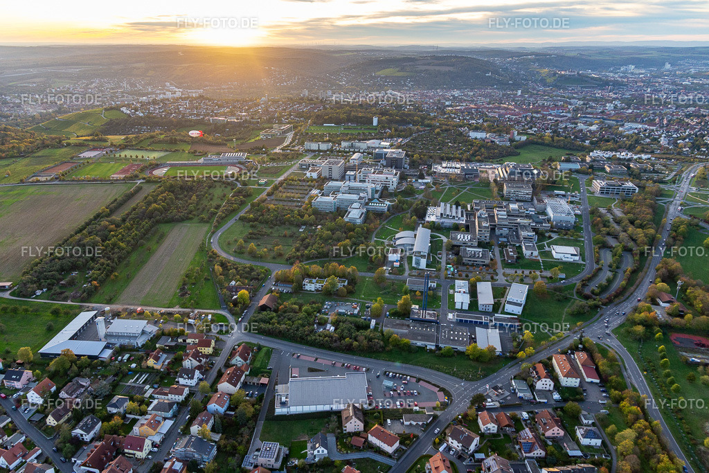 Julius-Maximiliansuniversität, Institut für Informatik | Luftbild: Julius-Maximiliansuniversität, Institut für Informatik im Ortsteil Frauenland in Würzburg im Bundesland Bayern in Deutschland. Foto: IMG_119735.jpg vom 26.10.2019 durch Werner Riehm/FLY-FOTO.de - Realisiert mit Pictrs.com