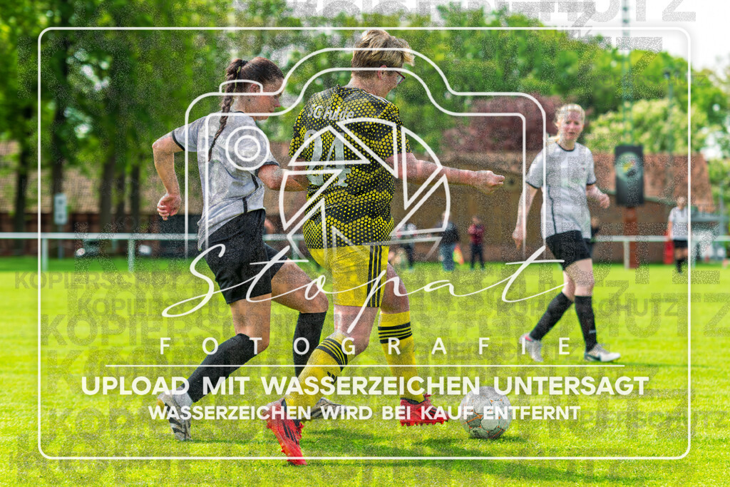 Kreisliga Damen HK/CE - SG Fulde vs. SG Nordheide | Marina Dehnbostel (SG Fulde#24), Ayleen Griffin (SG Nordheide#11); Kreisliga Damen HK/CE - SG Fulde vs. SG Nordheide am 10.05.26 in Fulder Zentralstadion, Fulde - Realisiert mit Pictrs.com