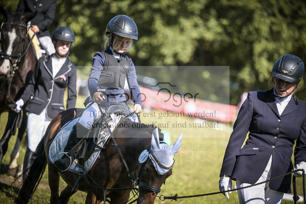 DOS_0011 | Entdecke hochwertige Reitturnierfotos von Foto Oger. Professionell, emotional und authentisch – jetzt Lieblingsmomente im Shop bestellen.Deutschlandweite Turnierfotografie. - Realisiert mit Pictrs.com