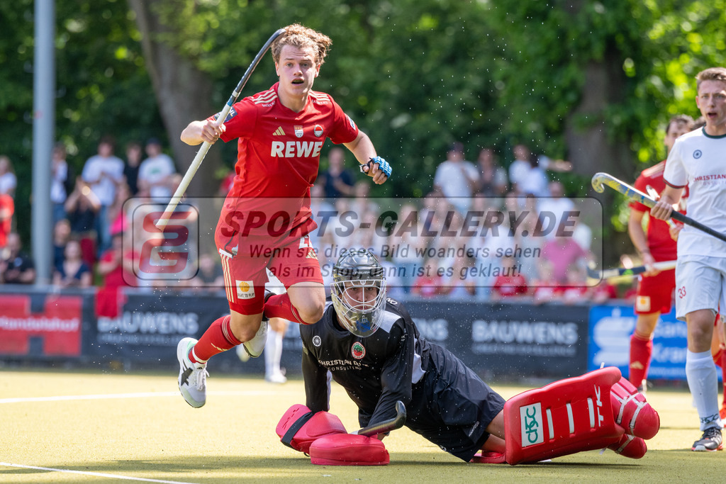 SFE_20240511_0079 | Krefeld, Deutschland, 11.05.2024: Onyekwue NnaJi (Crefelder HTC) Michel Struthoff (Rot-Weiss Köln) in Aktion waehrend des Spiels der Feldhockey 1. Bundesliga Herren zwischen Crefelder HTC - Rot Weiss Köln im Gerd-Wellen-Hockeyanlage am 11.05.2024 in Krefeld, Deutschland. (Foto von Stephan Fehrmann)

Krefeld, Germany, 11.05.2024: Onyekwue NnaJi (Crefelder HTC) Michel Struthoff (Rot-Weiss Köln) in action during the game of Feldhockey 1. Bundesliga Herren between Crefelder HTC - Rot Weiss Köln in Gerd-Wellen-Hockeyanlage at 11.05.2024 in Krefeld, Deutschland. (Foto from Stephan Fehrmann)