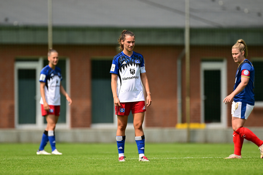 Fußball I Frauen I Saison 2025-2026 I Testspiel I Hamburger SV - Holstein Kiel | Nahaufnahme, Einzelfoto, Freisteller, Portrait, Porträt, Einzelbild, Einzelfoto, Körper: Pauline Annette Machtens (28, Hamburger SV) - Realisiert mit Pictrs.com