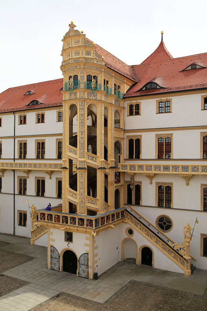 Torgau - Schloss Hartenfels - Großer Wendelstein | Entdecke über 20 Kategorien Leipzig-Motive: Foto-Downloads, hochwertige Poster, Leinwand- & Fine-Art-Prints. Jetzt Lieblingsfoto im Bildlexikon Leipzig Shop bestellen!
