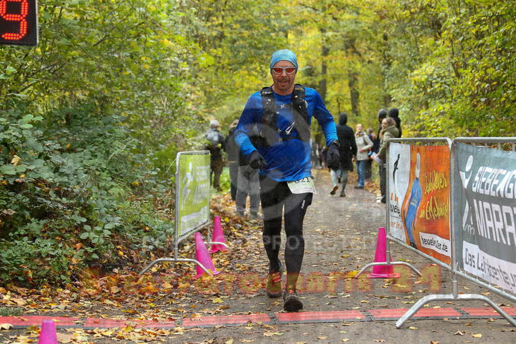 251026_1334_EX1_3668 | Sportfotografie im Rhein-Sieg Kreis, Köln, Bonn, NRW, Rheinland Pfalz, Hessen, etc. Unser Tätigkeitsfeld umfasst den Laufsport vom Volkslauf über den Marathon, Duathlon, Triathon bis zum Ultralauf wie Kölnpfad Ultra oder Schindertrail.
