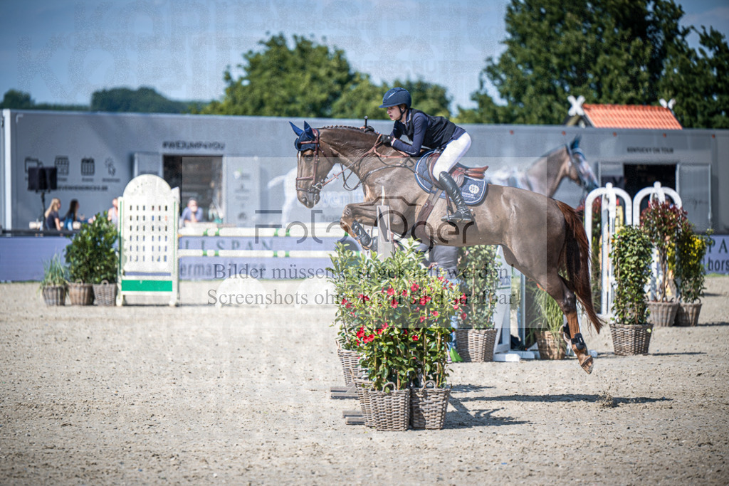DOS_3092 | Entdecke hochwertige Reitturnierfotos von Foto Oger. Professionell, emotional und authentisch – jetzt Lieblingsmomente im Shop bestellen.Deutschlandweite Turnierfotografie. - Realisiert mit Pictrs.com