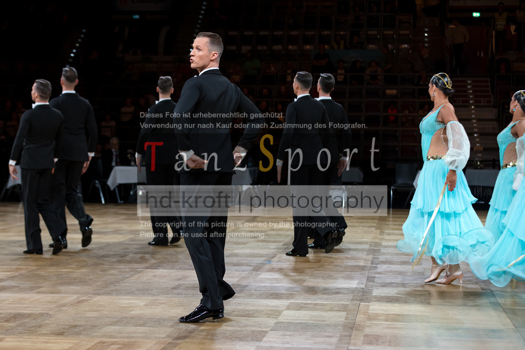 20241109_DM-Formationen_Vorrunde_2056 | Tanzsportbilder, Standardtanz, Lateintanz, WDSF, DTV, LTVB, dancecomp, goc, hessen tanzt, blaues band der spree, walzer, tango, wiener walzer, slowfox, quickstepp, samba, rumba, cha-cha-cha, paso doble. jive, hd-kroft photography, turniertanzsport