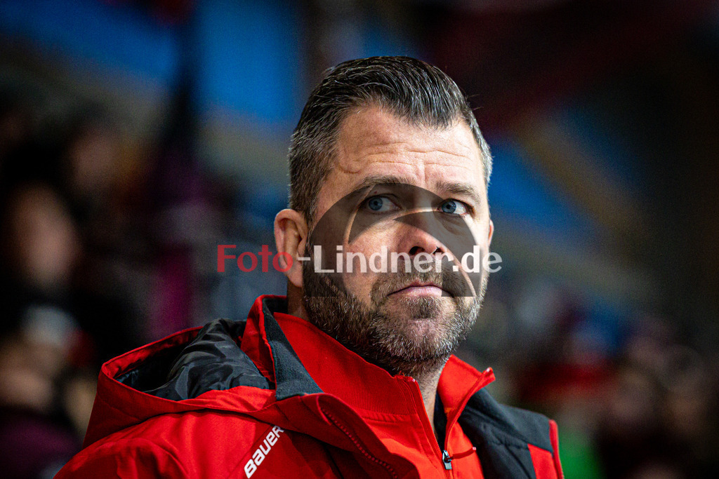 Peißenberg MINERS gegen EHC Königsbrunn LÖWEN | Eishockey Bayernliga 2025/26 Viertelfinale Spiel 2, Peißenberg MINERS gegen EHC Königsbrunn LÖWEN, 20260208,Markus SCHRÖDER (MINERS Co-Trainer hc) Portrait,2026-02-08 in Peißenberg (flatbuy Arena Peißenberg), Markus SCHRÖDER (MINERS Co-Trainer hc)Copyright: WolfgangxLindner www.foto-lindner.de