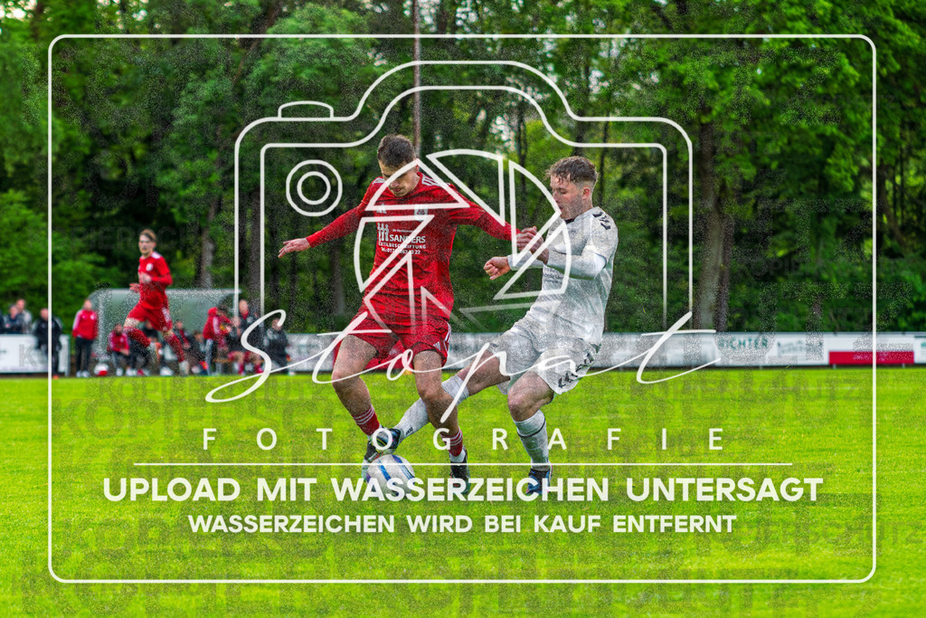 Bezirksliga Herren LG - TV Jahn Schneverdingen II vs. Buchholzer FC | Marvin Michel Heering (TV Jahn Schneverdingen II #9), Torben Schierbeck (Buchholzer FC #4); Bezirksliga Herren LG - TV Jahn Schneverdingen II vs. Buchholzer FC am 15.05.26 in Osterwald-Stadion, Schneverdingen - Realisiert mit Pictrs.com
