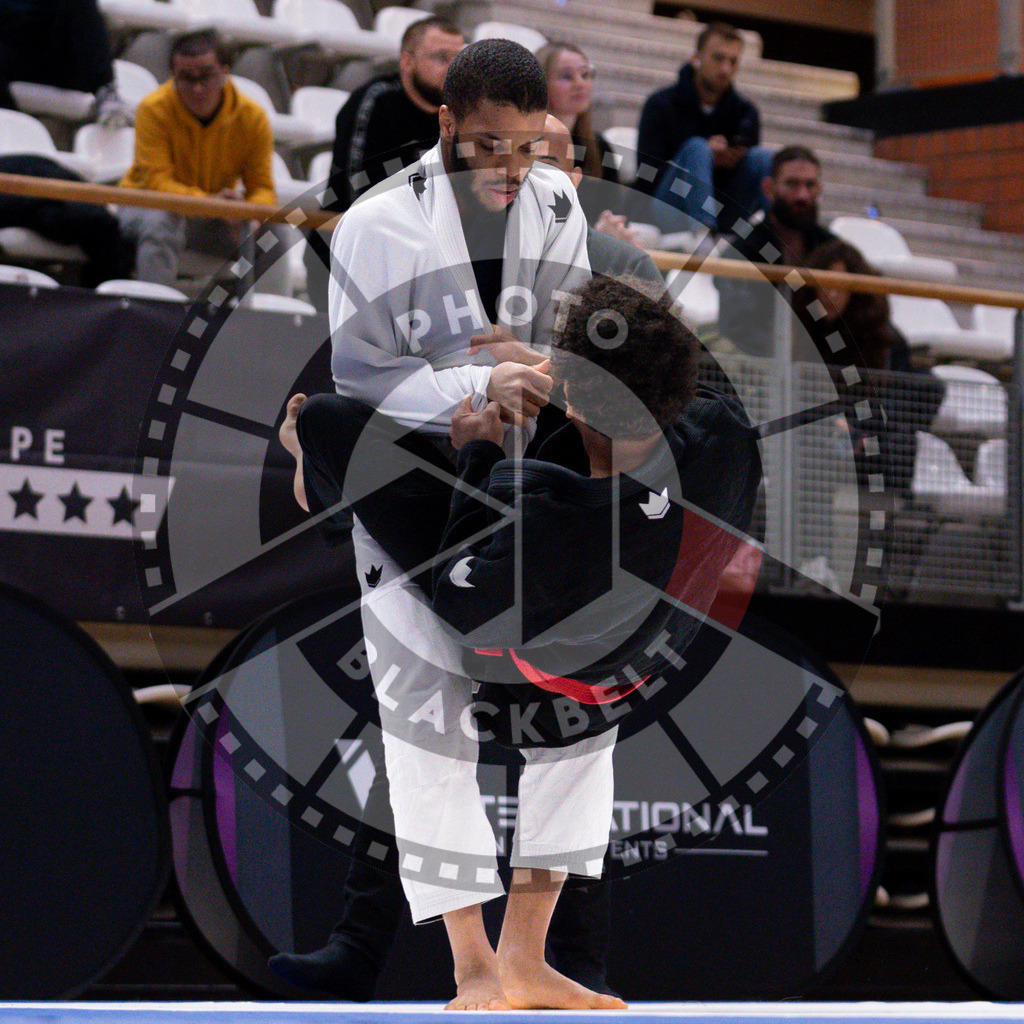 20241013PBB4994 | Athletes compete during the AJP Tour Europe Continental Jiu-Jitsu Amateurs & Masters Championship on October 13, 2024 in Almere near Amsterdam, Netherlands. © Chiara Dazi / photoblackbelt
