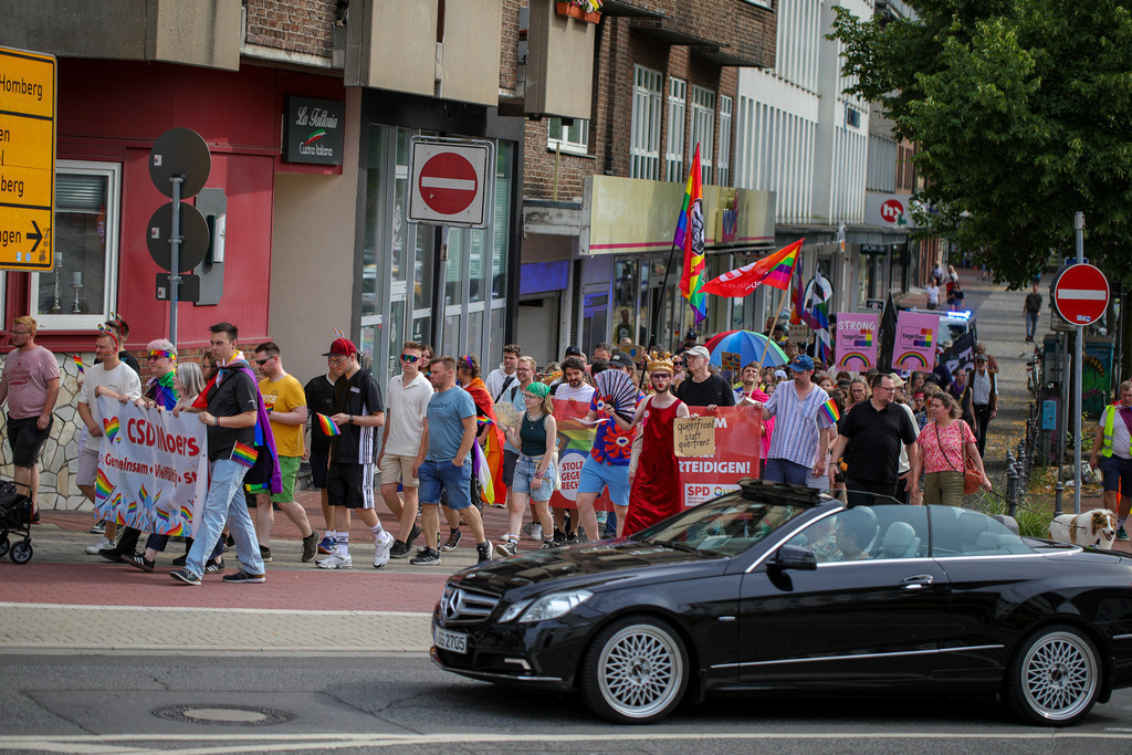 CSD_Moers_190725_062 | Bildergalerie von Sport-Ereignissen aber auch von weiteren spannenden Dingen - nicht nur vom Niederrhein. In Anlehnung an den bekannten Spruch von Hanns Dieter Hüsch heißt das Motto: "Niederrhein ist überall".  - Realisiert mit Pictrs.com