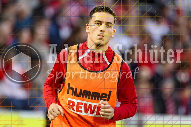 1. FC Köln vs Hamburger SV - 1. Bundesliga  | Köln, Deutschland, 02.11.25:   Said El Mala (1. FC Köln) schaut waehrend des Spiels der Bundesliga zwischen  1. FC Köln vs Hamburger SV in der RheinEnergieStadion(Foto von Brauer-Fotoagentur / Adrian Schlueter)