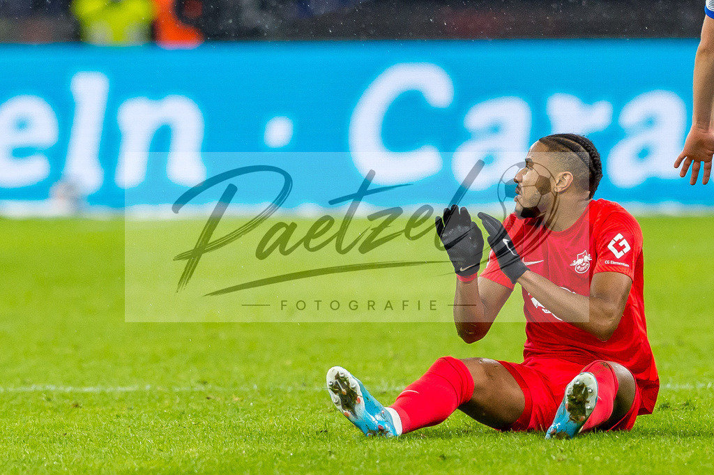 BSCRBL20220220_060 | Fussball, Herren: Christopher Nkunku (RB Leipzig) gestikuliert, Gestik bei dem Spiel der 1. Bundesliga zwischen Hertha BSC und RB Leipzig im Olypiastadion am 20.02.2022 in Berlin, Deutschland.DFB / DFL REGULATIONS PROHIBIT ANY USE OF PHOTOGRAPHS AS IMAGE SEQUENCES AND/OR QUASI-VIDEO. - Realisiert mit Pictrs.com