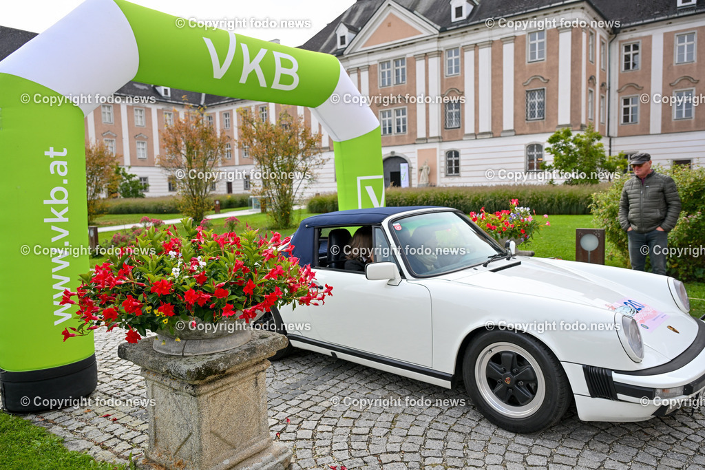 Frauen fuer Frauen_ Charity Oldtimerfahrt_ 04.10.2025-132 | 04.10.2025, Linz, AUT, Oldtimer Charity im Bild Frauen fuer Frauen Oldtimerfahrt, Teilnehmer©Harald Dostal / fodo.media