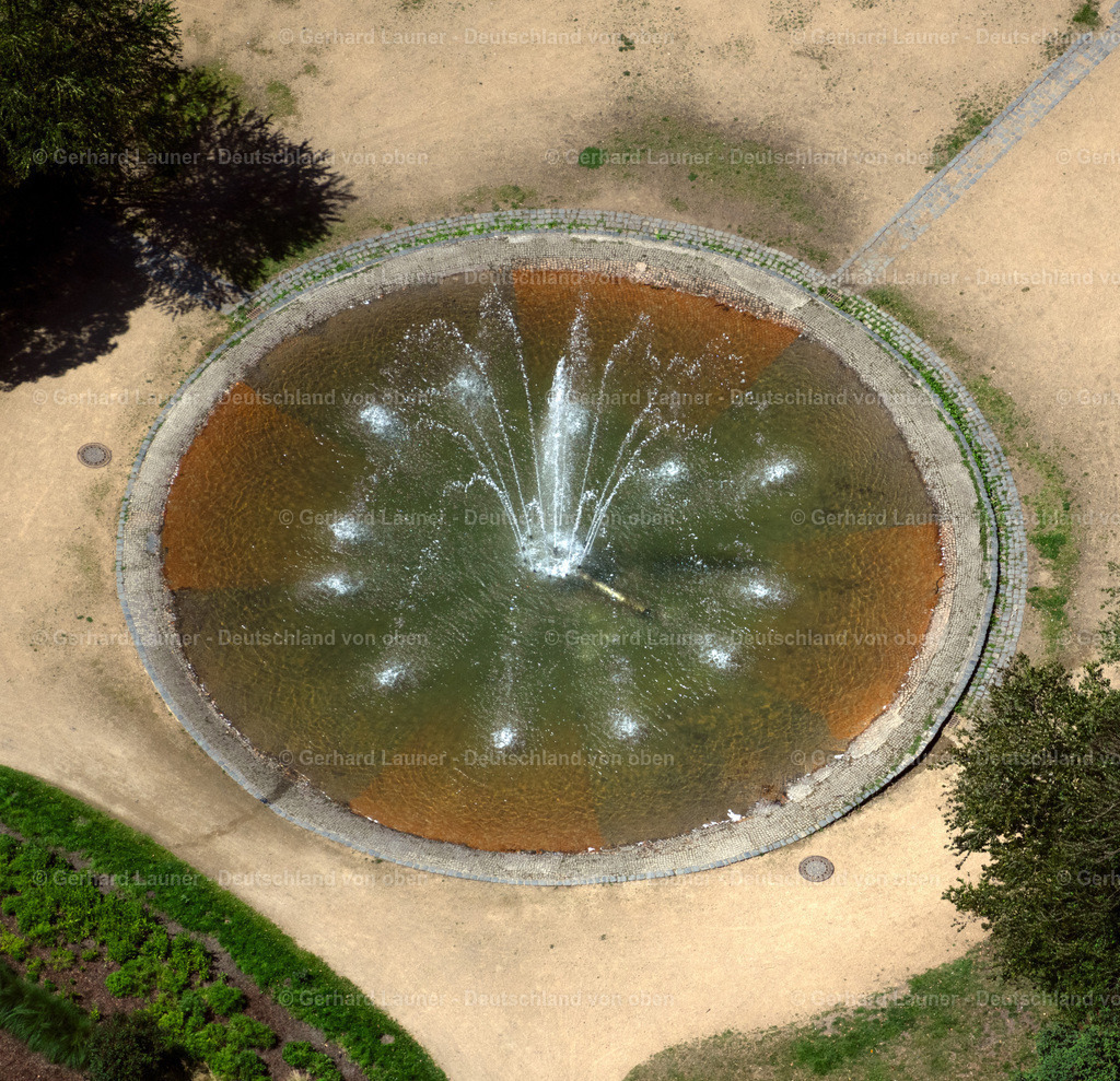 4035674 | BRAUNSCHWEIG 31.07.2020 Wasserspiele- Brunnen in der Parkanlage "Inselwall Park" in Braunschweig im Bundesland Niedersachsen, Deutschland. // Water - fountain in the Parkanlage "Inselwall Park" in Brunswick in the state Lower Saxony, Germany. Foto: Gerhard Launer