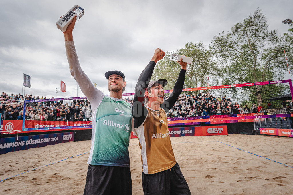 Beachvolleyball | Männer | Allianz German Beach Tour 2026 | Tourstop Düsseldorf | 17.05.2026 | v.l. Paul Henning und Lukas Pfretzschner gewinnen das Turnier in Düsseldorf