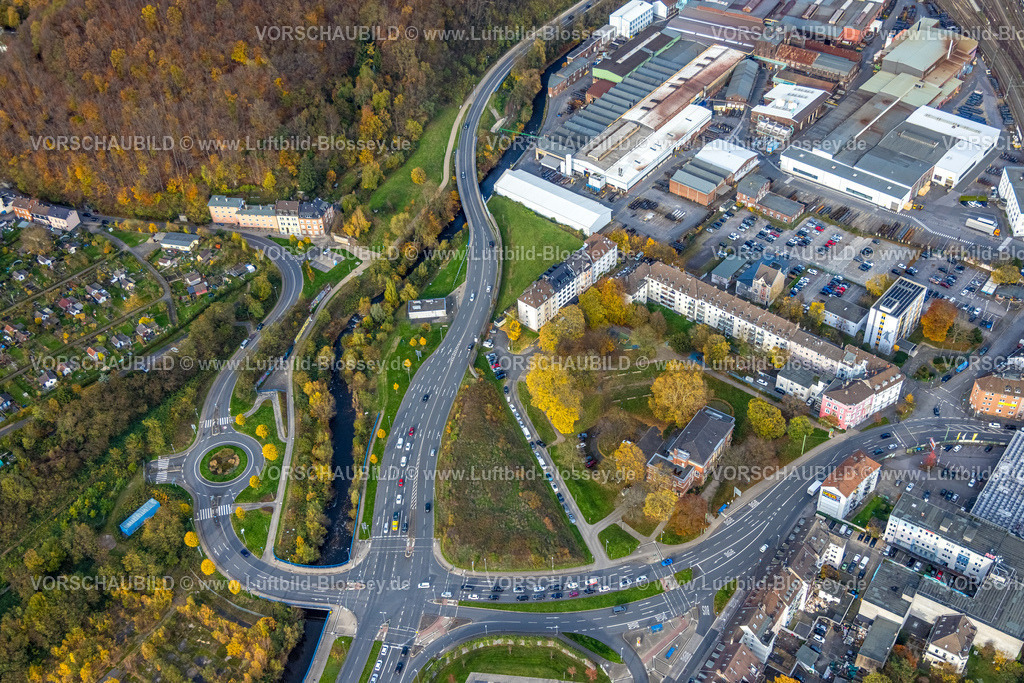 Hagen251102578 | Luftbild, Bahnhofshinterfahrung am Hbf hauptbahnhof Hagen, Straßenverkehr, Formen und Farben, Wehringhausen, Hagen, Ruhrgebiet, Nordrhein-Westfalen, Deutschland
