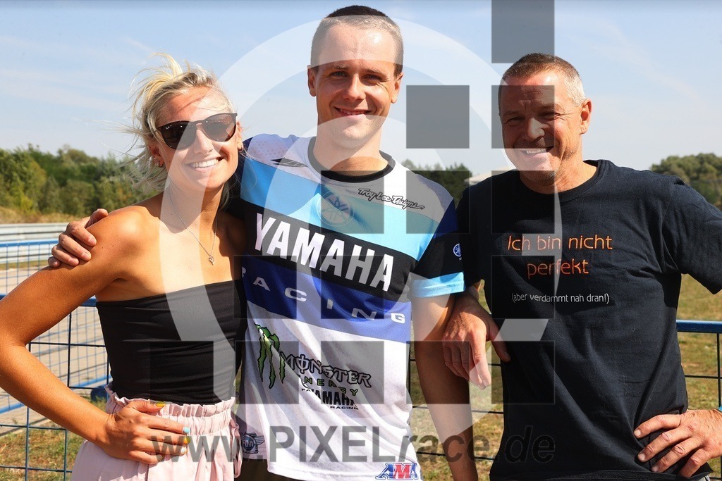 teams-20240905_04834 | Schöne Erinnerungen an spannende Momente - das festzuhalten ist unser Job. PIXELrace.de ist seit 2003 auf den Rennstrecken Europas unterwegs um die Action draußen beim Fahren und die wunderbare Stimmung imm Fahrerlager für euch einzufangen.