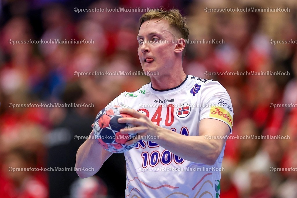 EHF22012602124 | 22.01.2026, Handball, Men's EHF EURO 2026, Spanien - Norwegen, Jyske Bank Boxen in Herning, Dänemark, Main Round:  August Baskar Pedersen (Norway #40)