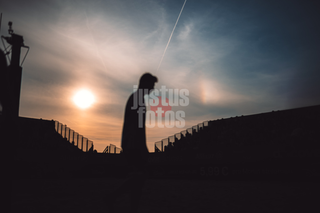 Beachvolleyball | Männer | German Beach Tour 2024 | Tourstop Düsseldorf | 10.05.2024 | Jonas Reinhardt zwischen Sonne und Regenbogen