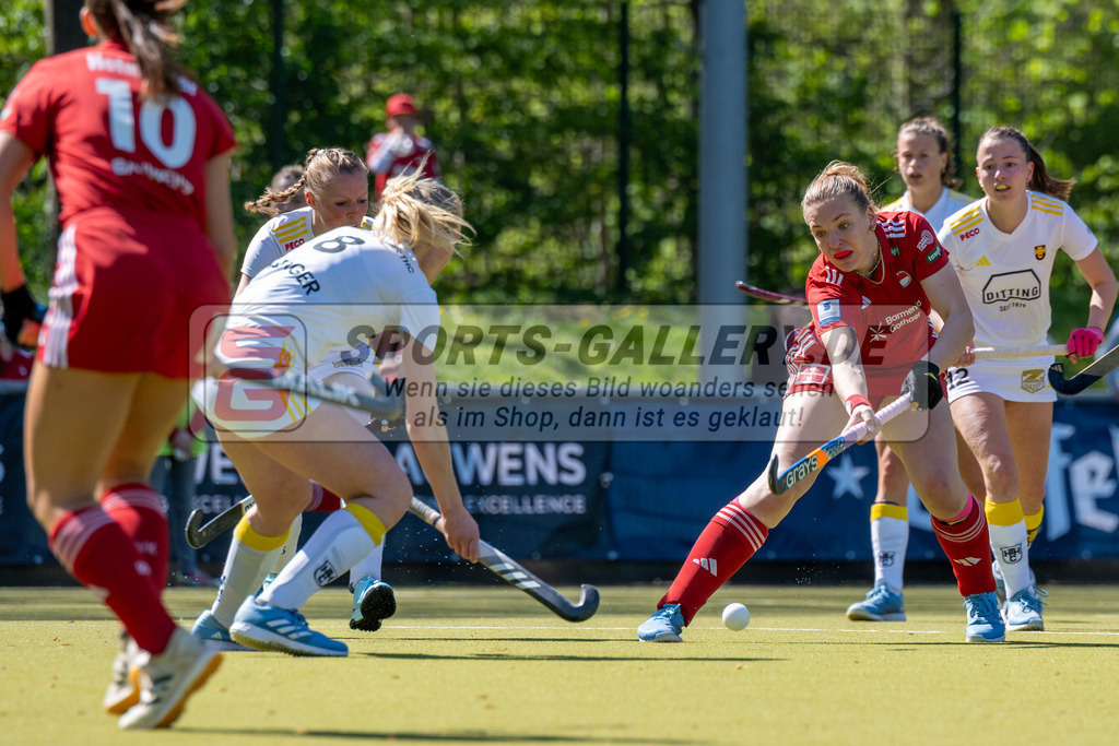 SFE_20250412_0077 | Köln, Deutschland, 12.04.2025:  Hockey 1. Bundesliga Damen Rot-Weiss Köln - Harvestehuder THC im KTHC Stadion Rot-Weiss Köln Tennis and Hockey Club am 12.04.2025 in Köln, Deutschland. (Foto von Stephan Fehrmann)Köln, Germany, 12.04.2025: Hockey 1. Bundesliga Damen Rot-Weiss Köln - Harvestehuder THC in KTHC Stadion Rot-Weiss Köln Tennis and Hockey Club at 12.04.2025 in Köln, Deutschland. (Foto from Stephan Fehrmann)