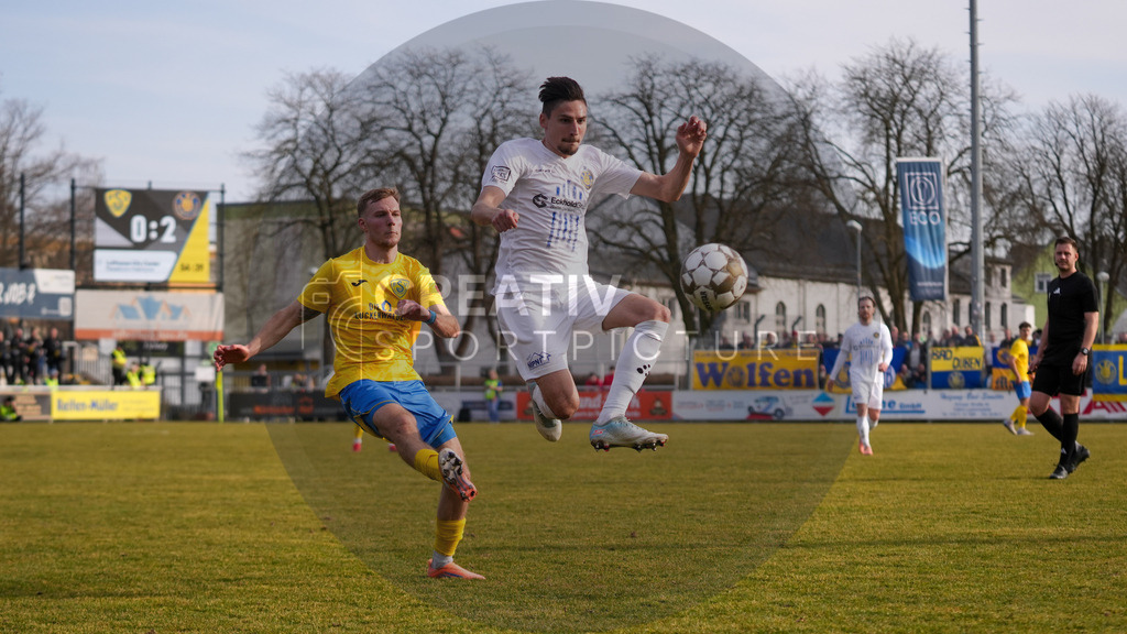 Fußball, Herren, Saison 2025/2026, Regionalliga Nordost, 24. Spieltag, FSV 63 Luckenwalde vs. 1.FC Lokomotive Leipzig, Samstag 28.02.2026, Werner-Seelenbinder-Stadion Luckenwalde, | Fußball, Herren, Saison 2025/2026, Regionalliga Nordost, 24. Spieltag, FSV 63 Luckenwalde vs. 1.FC Lokomotive Leipzig, Samstag 28.02.2026, Werner-Seelenbinder-Stadion Luckenwalde, Im Bild: Fabio Schneider (l. Luckenwalde) und Alexander Siebeck (r. Leipzig) - Realisiert mit Pictrs.com
