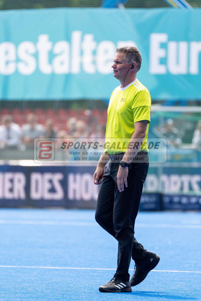 Final4_20250601-1436-HK108623 | Krefeld, Deutschland, 01.06.2025:  Feldhockey Final4 2025 – „Deutsche Feldhockey-Meisterschaften 2025“ Crefelder HTC - Rot-Weiss Köln (Finale Herren) im Gerd-Wellen-Hockeyanlage am 01.06.2025 in Krefeld, Deutschland. (Foto von Kramhöller/Fehrmann/Kaste)Krefeld, Germany, 01.06.2025: Feldhockey Final4 2025 – „Deutsche Feldhockey-Meisterschaften 2025“ Harvestehuder HTC - Düsseldorfer HC (Finale Damen) in Gerd-Wellen-Hockeyanlage at 01.06.2025 in Krefeld, Deutschland. (Foto from Kramhöller/Fehrmann/Kaste)