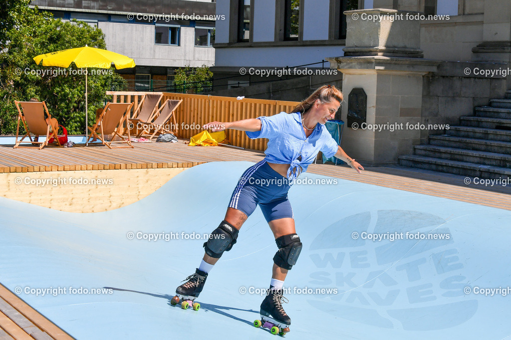 Deutschland_ Baden-Wuerttemberg_ Stuttgart_ 09.08.2025-9 | 09.08.2025, Deutschland, GER, Baden-Wuerttemberg, Stuttgart, im Bild Themenbild, Stadtansichten, Inlineskater, Skateranlage, Skatepark, Rollen, Rampen, Halfpipe, Pump Track, Spass, Sport, Discoroller, Maedchen, Tricks, Geschwindigkeit, Helm, Schutzkleidung, Freizeit, Bewegung, Urban Sports, Streetstyle, Balance, Fahrtechnik, Sportplatz, Spruenge, Rail, Asphaltflaeche, Jugendkultur, Action, Fitness, Funpark, Outdoor-Aktivitaet, Feature, Symbolbild 