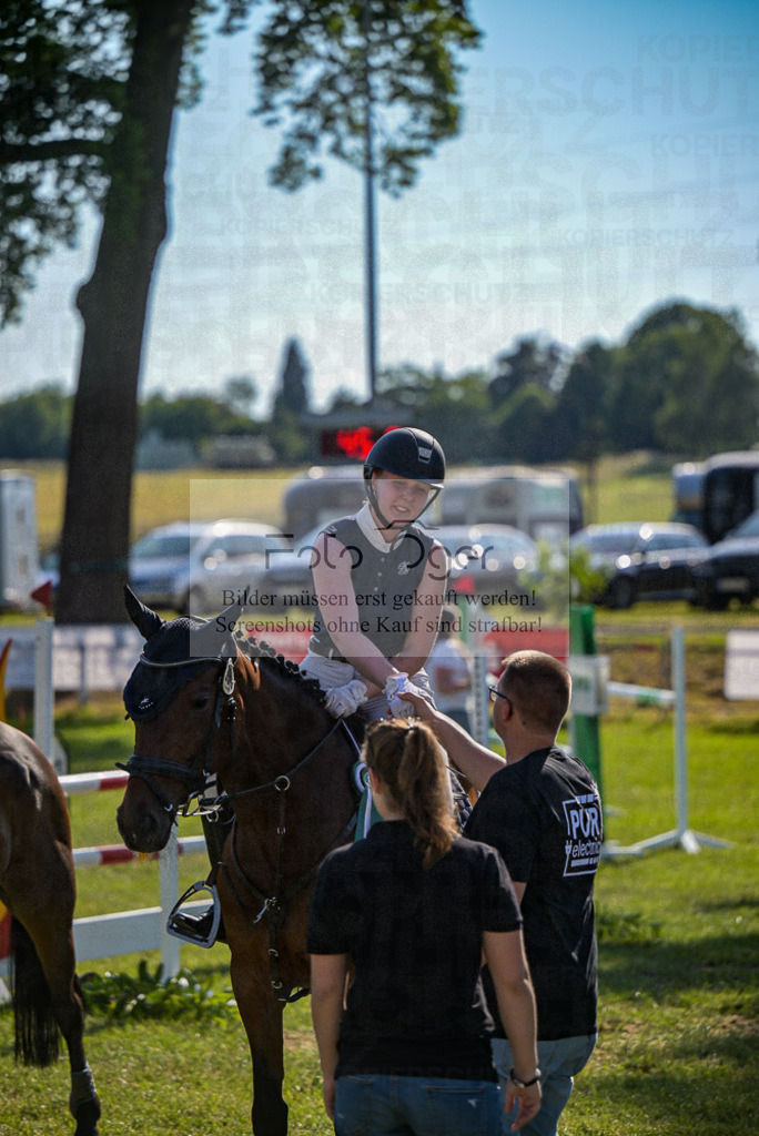 Reitturnier Voxtrup | Entdecke hochwertige Reitturnierfotos von Foto Oger. Professionell, emotional und authentisch – jetzt Lieblingsmomente im Shop bestellen.Deutschlandweite Turnierfotografie. - Realisiert mit Pictrs.com