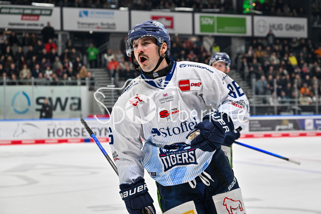 Augsburger Panther - Straubing Tigers | Augsburg, DEUTSCHLAND - 14. NOVEMBER: Jubel der Gäste nach dem Treffer zum 1-3 durch Skyler McKENZIE (Straubing Tigers 86) / Tor / Torschuetze / Freude / Happy beim Ligaspiel zwischen den Augsburger Panthern und den Straubing Tigers am 18. Spieltag der Penny DEL im Curt Frenzel Stadion am 14.11.2025