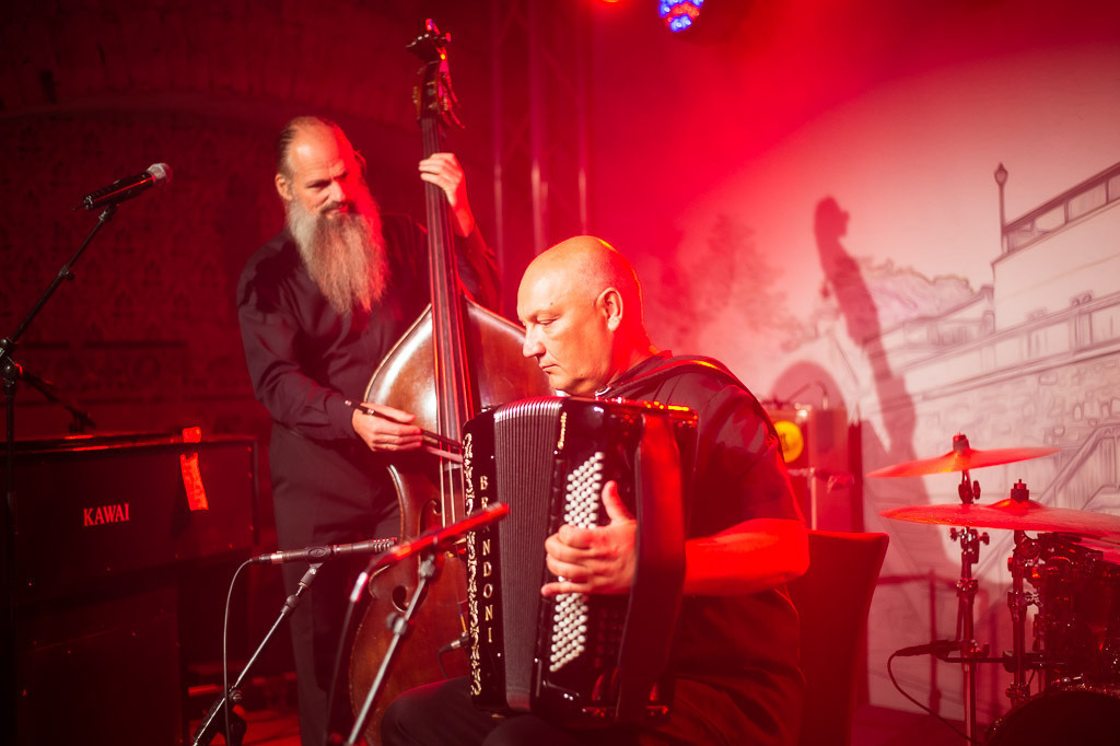 Tango meets Cuba | Tango meets Cuba mit den Klazz Brothers & Cuba Percussion im Forte Belvedere Leisnig zum Festival Hallo Leisnig 2022. - Realisiert mit Pictrs.com
