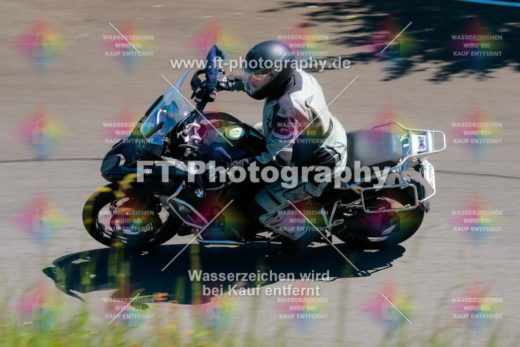 Moto-TeamOBK-22170 | Hier findet Ihr Bilder von Touristenfahrten auf der Nürburgring Nordschleife oder von anderen Veranstaltungen die ich besucht habe. Viel Spass beim Durch Schauen 