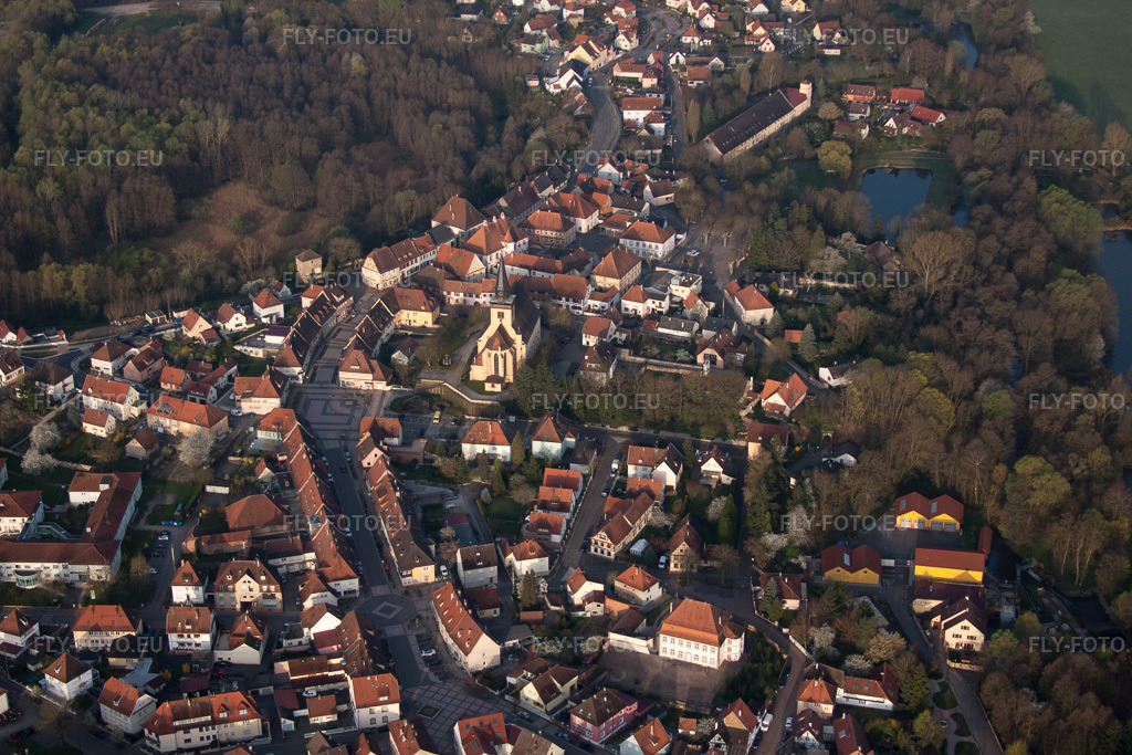 Vue aérienne: Vue de la ville à Lauterbourg dans le département Bas Rhin, France. Photo: IMG_63621.jpg prise le 30/03/2014 par Werner Riehm/FLY-FOTO.euRésolution de l'original: 4752 x 3168 px