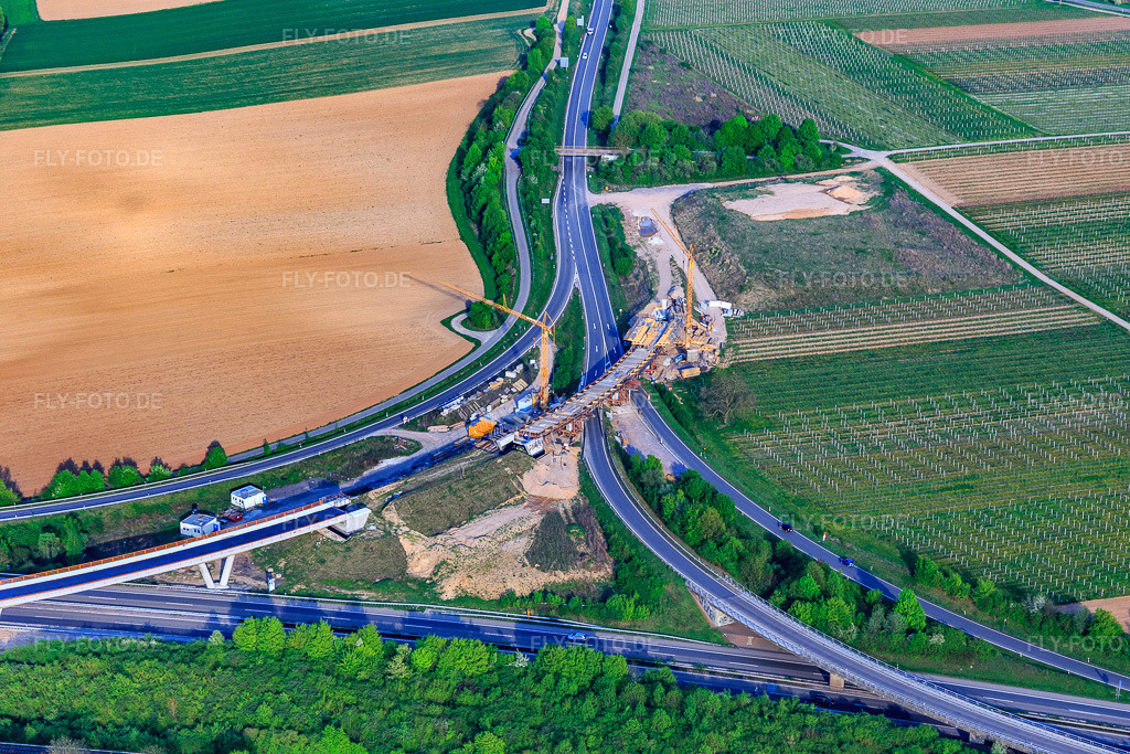 Luftbild: Baustelle für neue Ausfahrt der B272 von der A65 im Ortsteil Dammheim in Landau im Bundesland Rheinland-Pfalz in Deutschland. Foto: IMG_106714.jpg vom 21.04.2018 durch Werner Riehm/FLY-FOTO.de