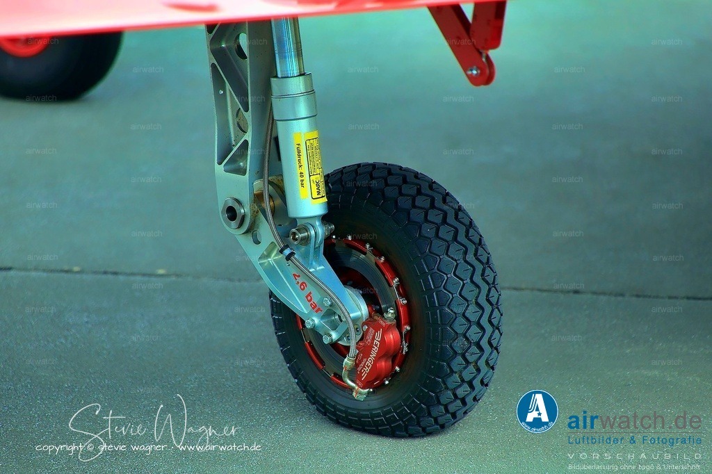 Flugplatz-Husum-airwatch-wagner148 | Entdecken Sie atemberaubende Luftbilder und Fotografien auf airwatch.de - Tauchen Sie ein in eine Welt voller faszinierender Aufnahmen aus der Vogelperspektive.