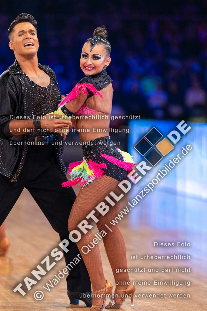 20231111-01124 | Hier finden Sie Tanz Bilder vom Latein und Standard Formationen tanzen. Sportbilder vom Tanzsport. Schöne Fotos und von Weltmeisterschaft, Europameisterschaft, Bundesliga, Regionalliga, Oberliga und Landesliga sowie von GOC Stuttgart, DanceComp, WM Bremen