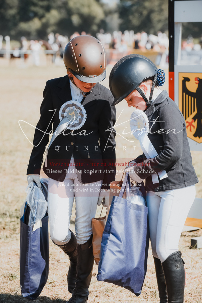 DSC_6332 | Pferde- und Turnierfotografie in Westsachsen. Pferdeportraits, Auftragszeichnungen und intuitive Kunst.