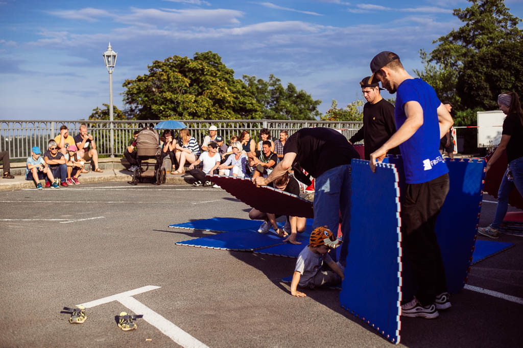 Universal Druckluft Orchester | Das Universal Druckluft Orchester mit Peter Till am Forte Belvedere Leisnig zum Festival Hallo Leisnig 2022. - Realisiert mit Pictrs.com