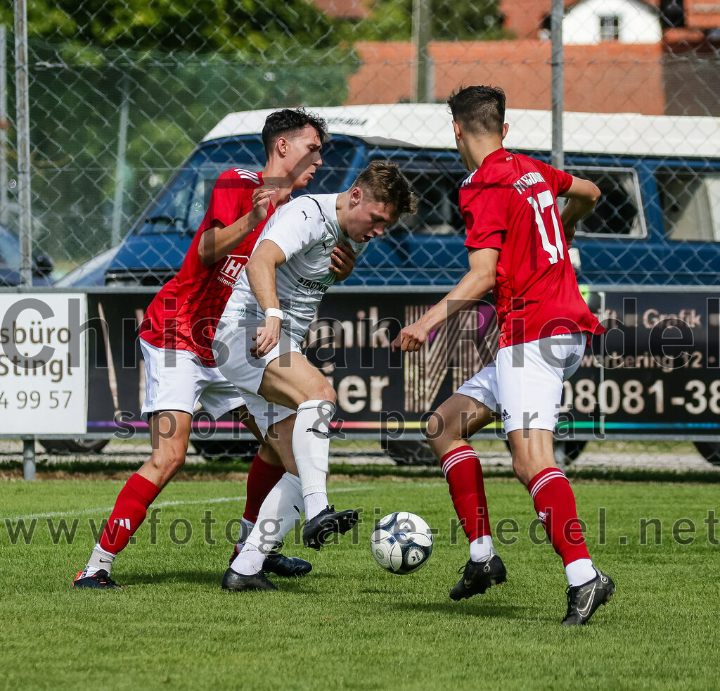 2023-07-30_094_FC_Lengdorf_gegen_SpVgg_Altenerding | Lengdorf, Deutschland, 30.07.2023:
Fußball, Kreisliga 2023 / 2024, 1. Spieltag, FC Lengdorf gegen SpVgg Altenerding, Endergebnis: 1:1

Bastian Fischer (FC Lengdorf, #12), Matthias Loher (SpVgg Altenerding, #9), Lukas Fischer (FC Lengdorf, #17)

Foto: Christian Riedel / fotografie-riedel.net