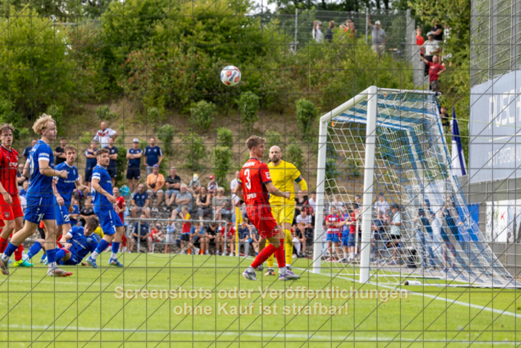 20250706_172107_2140 | #,TSG Salach (blau) vs. 1.FC Heidenheim (rot), Fußball, Freundschaftsspiel - WfV, Saison 2025/2026, Rasensportplatz, Staufenecker Str. 41, 73084 Salach, 06.07.2025 - 15:30 Uhr,Foto: PhotoPeet-Sportfotografie/Peter Harich