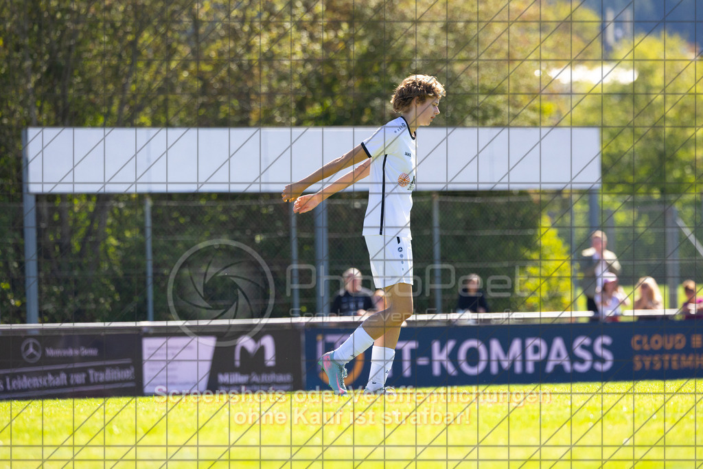 20260906_121450_0220_(c)_by_PhotoPeet | #,1.FC Donzdorf (weiß) vs. 1.FC Heidenheim 1846 (rot), Fußball, Frauen-Verbandspokal Gruppe 2, 2. Runde, Saison 2026/2027, Rasenplatz Lautertal Stadion, Süßener Straße 16, 73072 Donzdorf, 06.09.2026 - 11:00 Uhr,Foto: PhotoPeet / Sport- &amp; Eventfotografie / Peter Harich