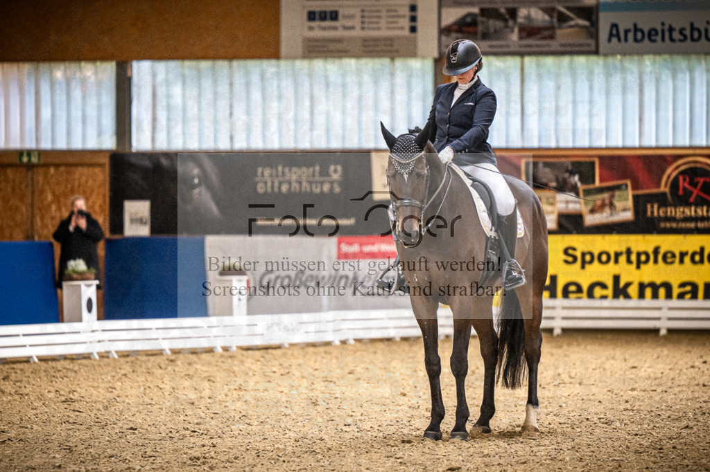 DOS_1329 | Entdecke hochwertige Reitturnierfotos von Foto Oger. Professionell, emotional und authentisch – jetzt Lieblingsmomente im Shop bestellen.Deutschlandweite Turnierfotografie. - Realisiert mit Pictrs.com