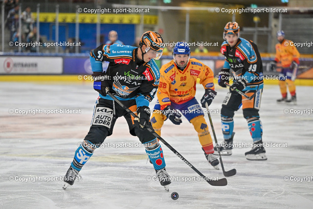 AUT, ICE, Black Wings Linz (AUT) vs Asiago Hockey (ITA) | 01.10.2024, Eishalle Linz, AUT, ICE Eishockey Liga, Black Wings Linz (AUT) vs Asiago Hockey (ITA), im Bild Logan Roe of Steinbach Black Wings Linz, Carter Christopher Turnbull of Migross Supermercati Asiago Hockey// ICE win2day Hockey League Match between Black Wings Linz (AUT) vs Asiago Hockey (ITA) in Linz, Austria on 2024/10/01