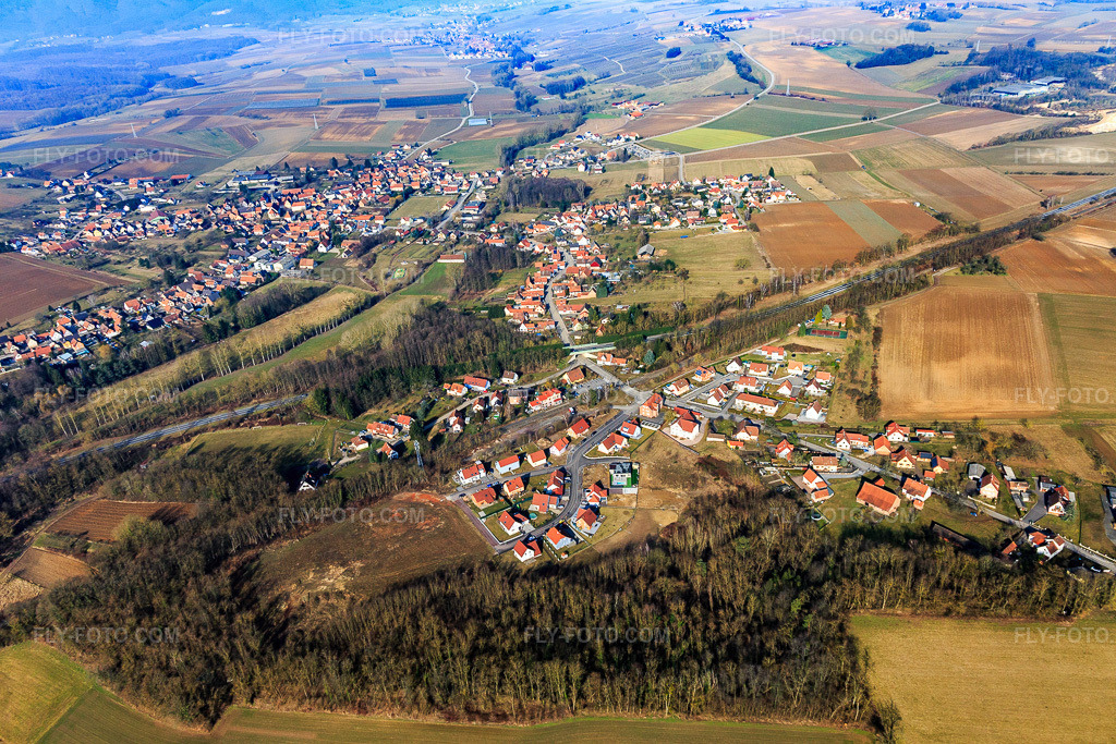Aerial view: View of the town from the southeast in Riedseltz in the state Bas-Rhin, France.Photo: IMG_096900.jpg taken on 02/19/2017 by Werner Riehm/FLY-FOTO.comResolution of the original: 5472 x 3648 px